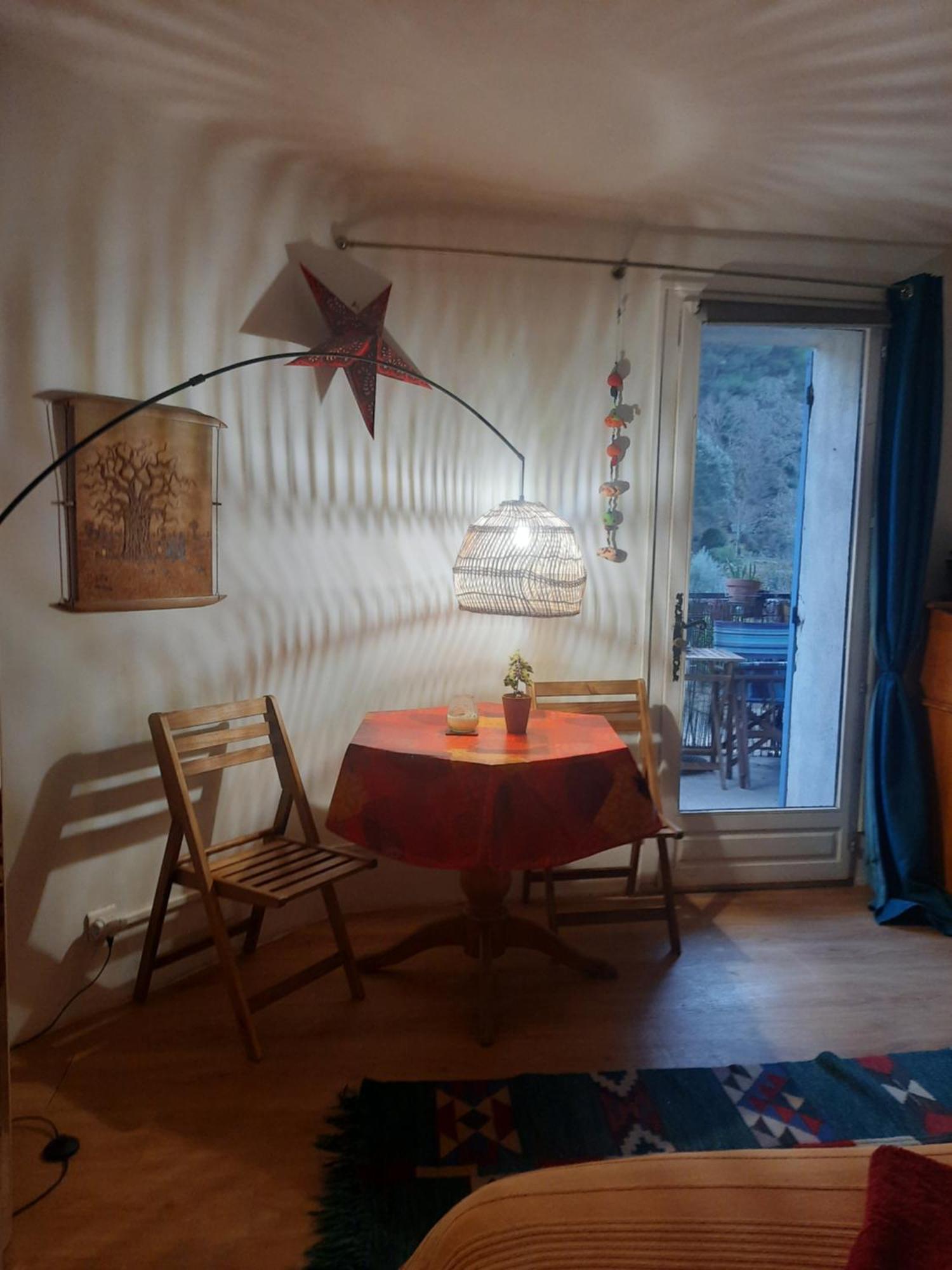 Bed and Breakfast Aude En Provence Meyrargues Esterno foto